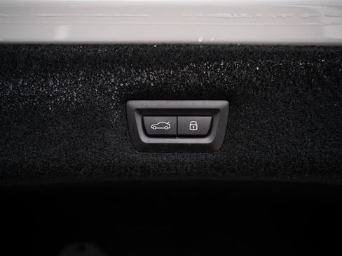 Used 2023 BMW 760i xDrive AWD/4WD image 56