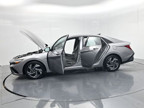 Used 2025 Hyundai Elantra SEL FWD image 63