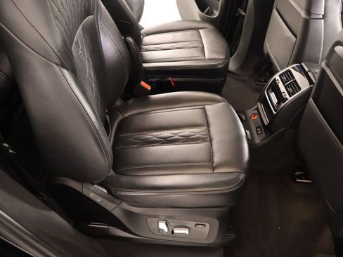 Used 2022 BMW X7 xDrive40i w/ M Sport Package AWD/4WD image 16
