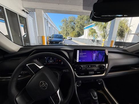 Used 2025 Toyota Grand Highlander XLE image 35