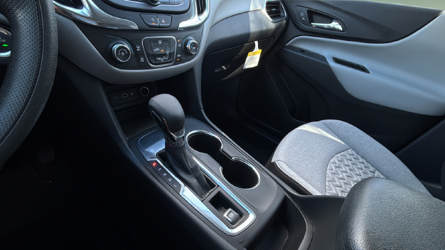 Used 2024 Chevrolet Equinox LS w/ Driver Confidence II Package FWD image 14