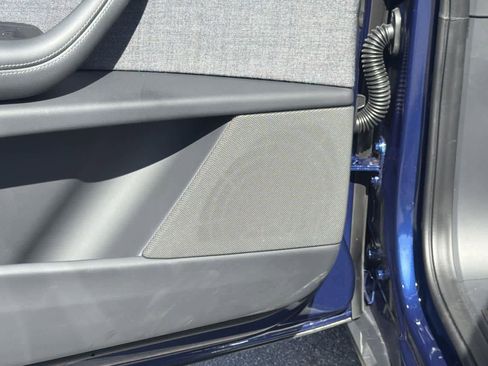 Used 2025 Tesla Model X image 24