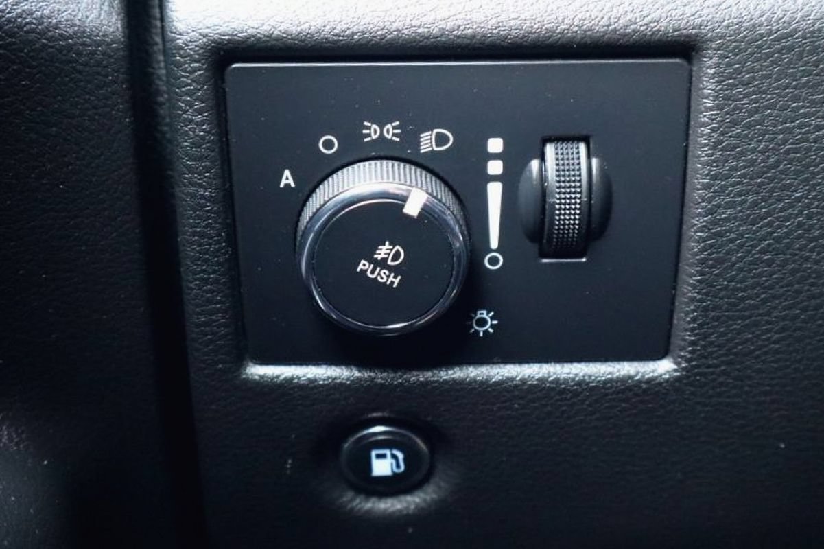 Used 2019 Jeep Grand Cherokee Overland AWD/4WD image 31