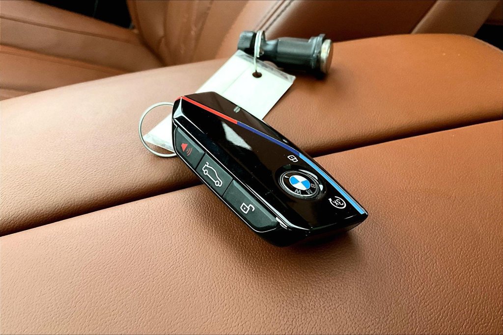 Used 2024 BMW X7 M60i AWD/4WD image 13
