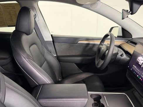 Used 2024 Tesla Model Y Long Range AWD/4WD image 32