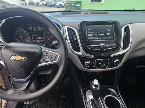 Used 2018 Chevrolet Equinox LS FWD image 16