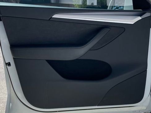 Used 2024 Tesla Model Y Long Range image 14