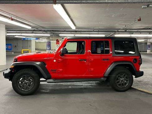 Used 2021 Jeep Wrangler Unlimited Sport image 26