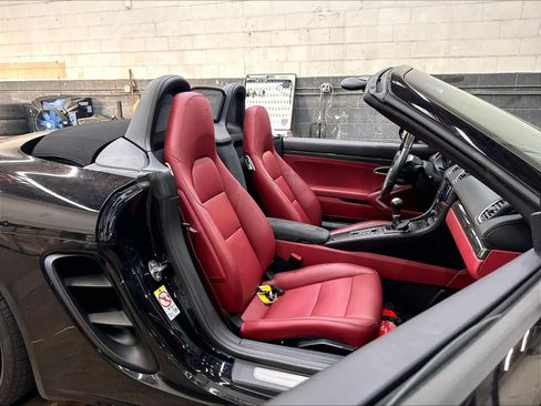 Used 2024 Porsche 718 Boxster RWD image 10