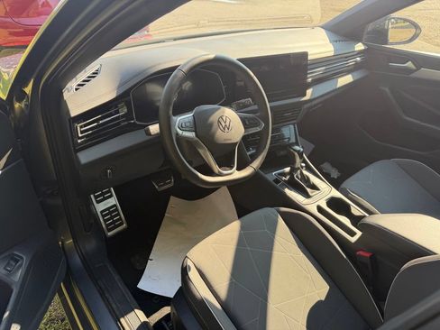 Used 2025 Volkswagen Jetta Sport FWD image 9