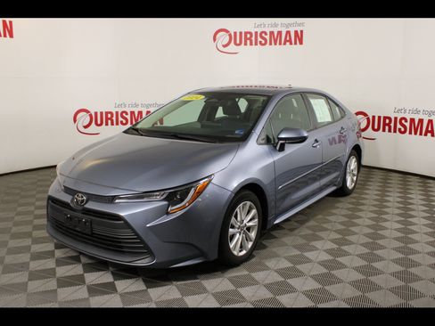 Used 2024 Toyota Corolla LE w/ LE Convenience Package FWD image 2
