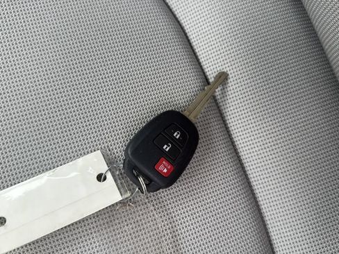 Used 2025 Toyota Corolla Cross L FWD image 28