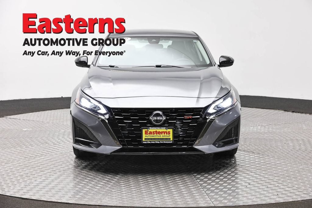 Used 2023 Nissan Altima 2.5 SR FWD image 4