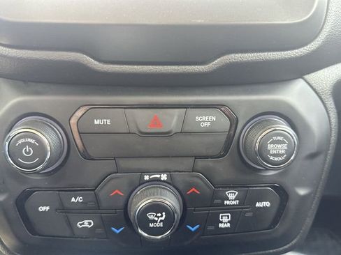 Used 2020 Jeep Renegade Altitude FWD image 19