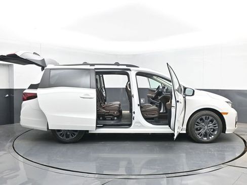 New 2026 Honda Odyssey Touring image 56