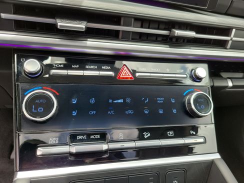 Used 2025 Hyundai Santa Fe Limited FWD image 27