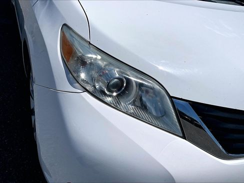 Used 2012 Toyota Sienna LE w/ Towing Pkg AWD/4WD image 30