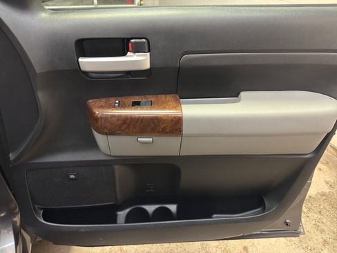 Used 2011 Toyota Tundra Limited w/ Memory Pkg image 19