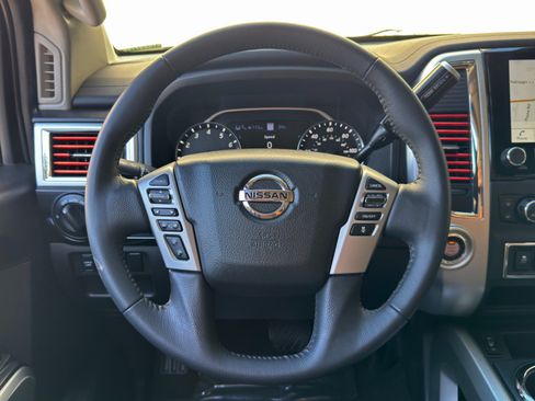 Used 2021 Nissan Titan SV w/ SV Convenience Package RWD image 19