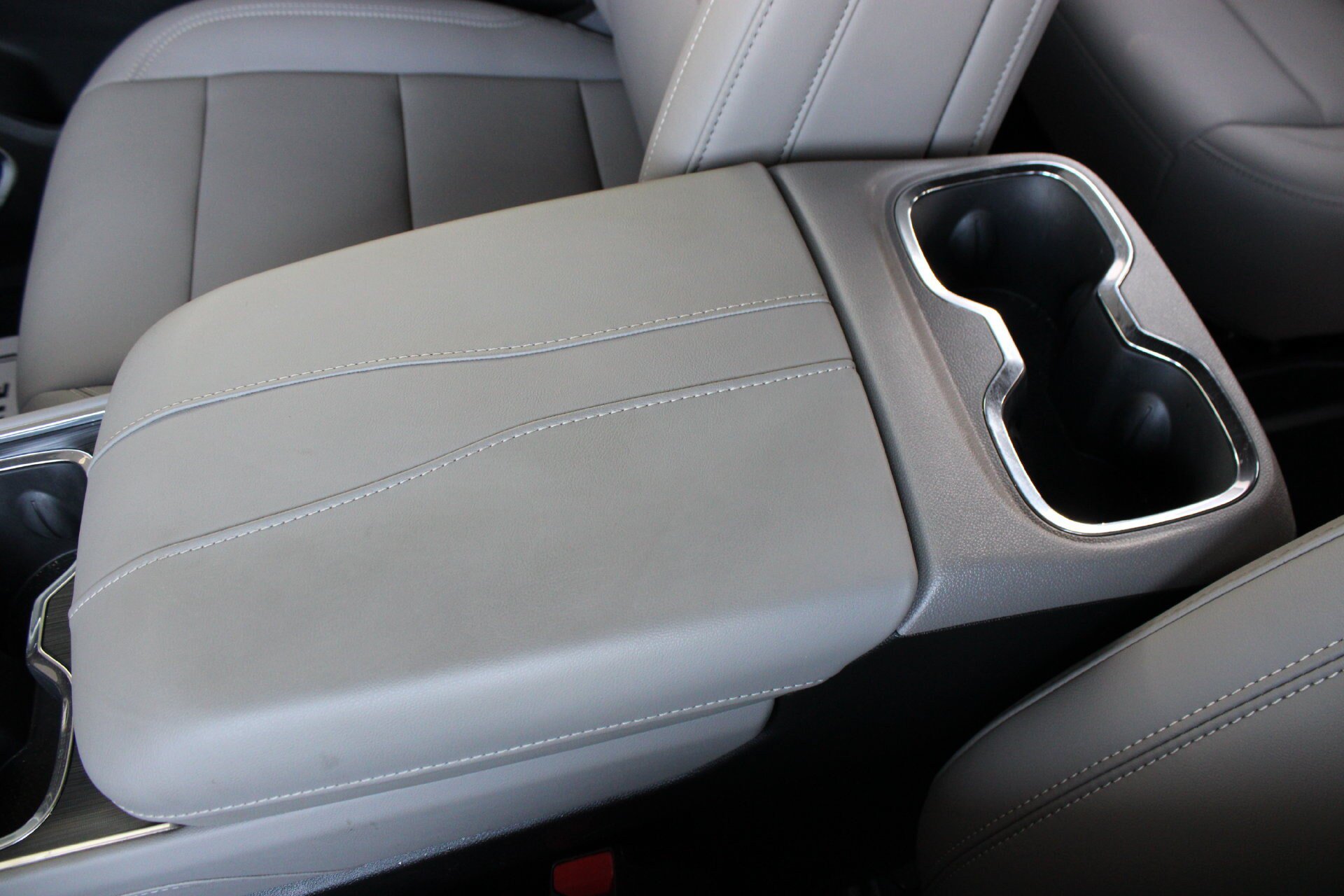 Used 2026 GMC Acadia Elevation w/ Elevation Premium Package FWD image 43