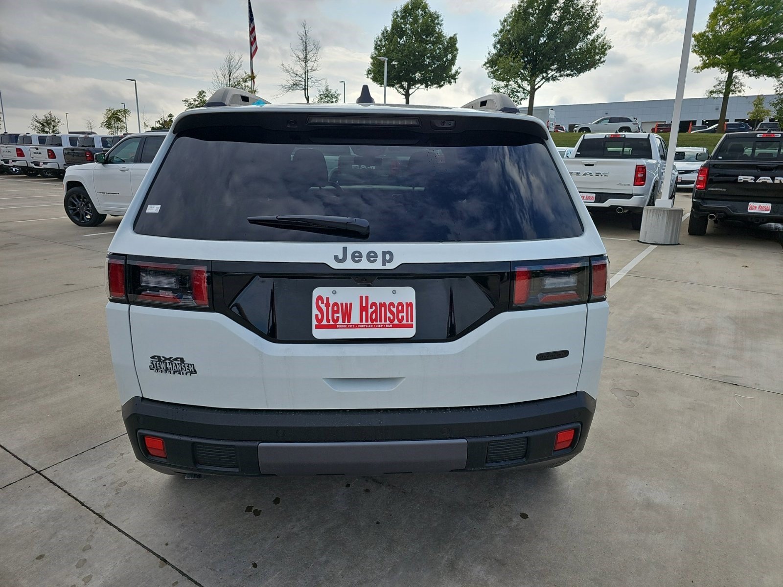 New 2026 Jeep Cherokee Overland w/ Advanced Pro Tech Group AWD/4WD image 5