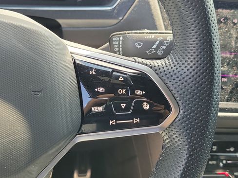 Used 2022 Volkswagen Tiguan SEL R-Line image 28