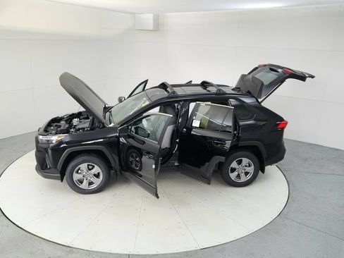 Used 2025 Toyota RAV4 XLE w/ Convenience Package AWD/4WD image 18