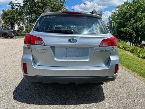 Used 2014 Subaru Outback 2.5i w/ Alloy Wheel Package AWD/4WD image 4