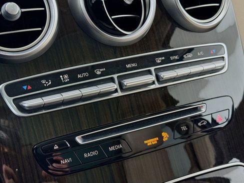 Used 2018 Mercedes-Benz GLC 300 4MATIC image 20