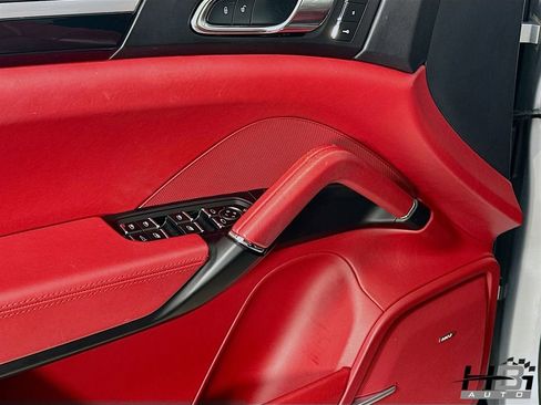 Used 2017 Porsche Cayenne S image 14