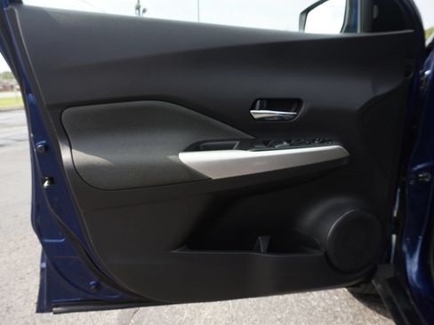 Used 2019 Nissan Kicks SV FWD image 15