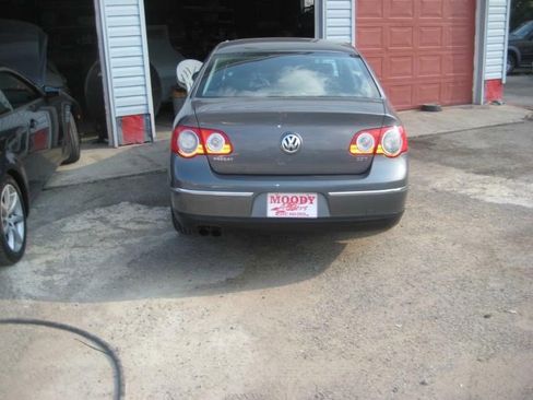 Used 2006 Volkswagen Passat Value Edition image 2
