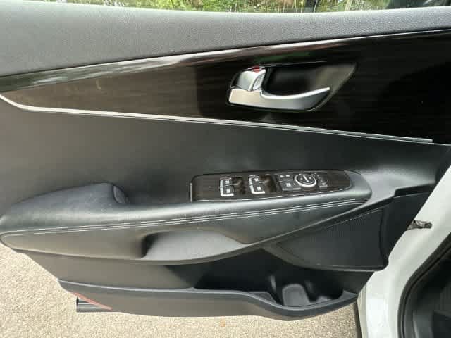 Used 2019 Kia Sorento AWD V6 image 16