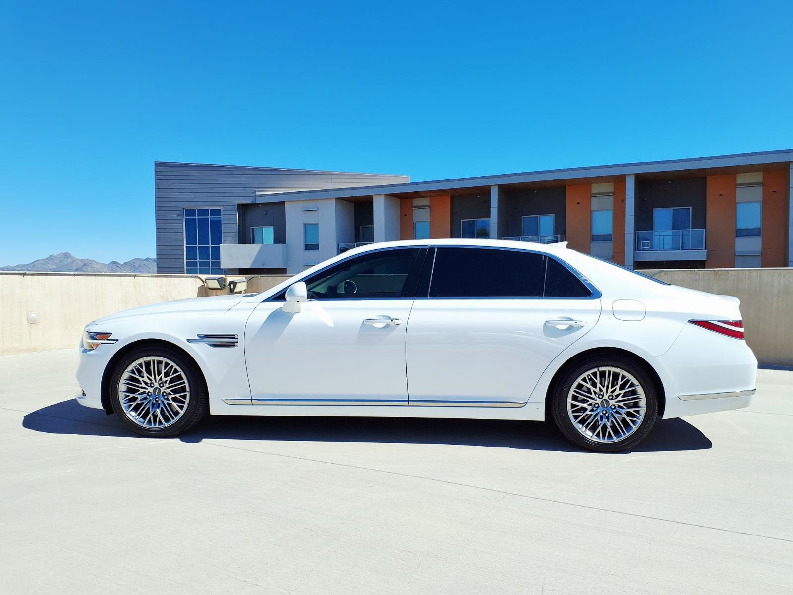 Used 2021 Genesis G90 3.3T Premium RWD image 2