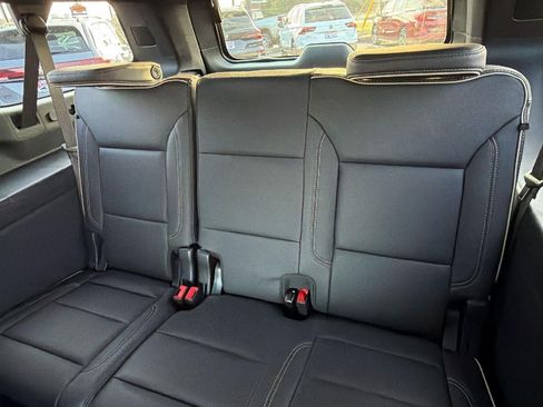Used 2025 Chevrolet Suburban Premier AWD/4WD image 24