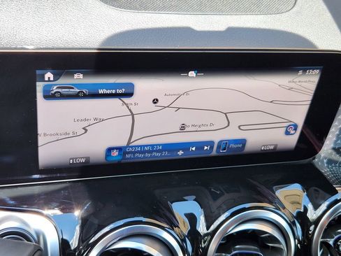 Used 2025 Mercedes-Benz GLB 250 4MATIC image 16