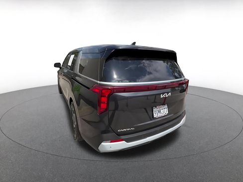 Used 2026 Kia Carnival FWD image 9