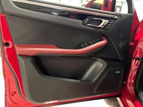 Used 2022 Porsche Macan S image 10