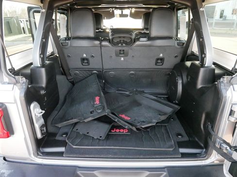 Used 2021 Jeep Wrangler Unlimited Sahara image 18