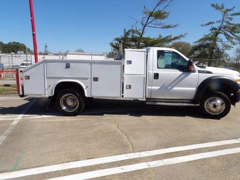 Used 2016 Ford F550 REGULAR CAB DRW 4WD SERVICE /U image 2