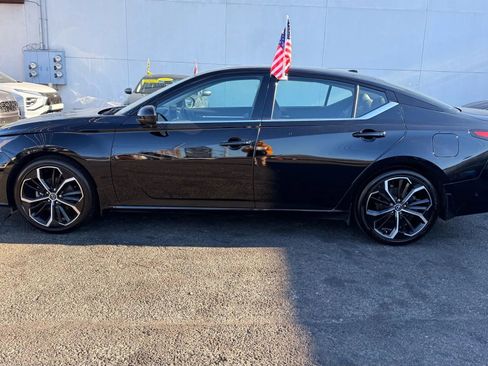 Used 2023 Nissan Altima 2.5 SR w/ SR Premium Package image 11