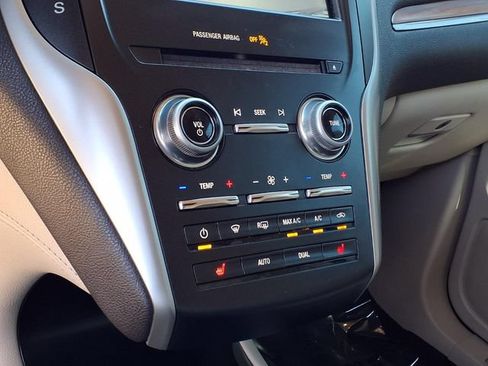 Used 2017 Lincoln MKC Select w/ Select Plus Package FWD image 17