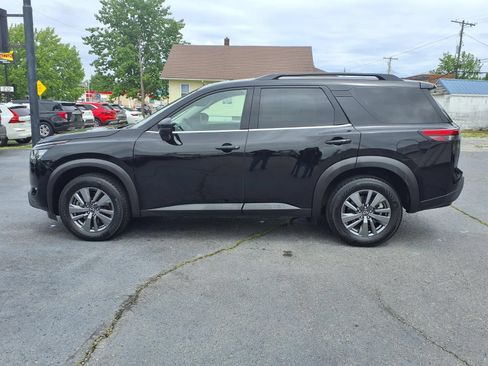 Used 2025 Nissan Pathfinder SV AWD/4WD image 19