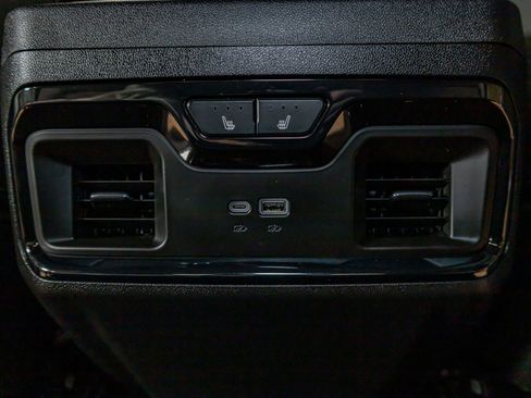 Used 2024 GMC Sierra 1500 AT4 w/ Technology Package image 27