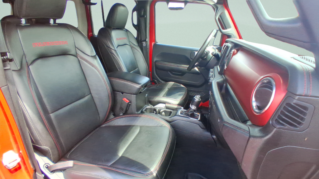 Used 2018 Jeep Wrangler Unlimited Rubicon w/ Dual Top Group AWD/4WD image 19