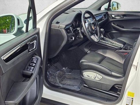 Used 2018 Porsche Macan AWD/4WD image 21