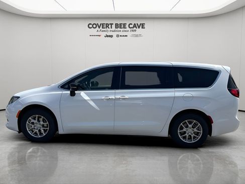 New 2026 Chrysler Voyager LX image 5
