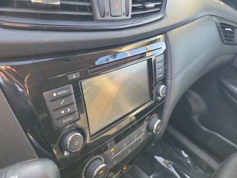 Used 2019 Nissan Rogue S w/ Special Edition Package FWD image 29