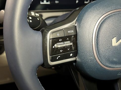 New 2025 Kia Carnival SX image 24