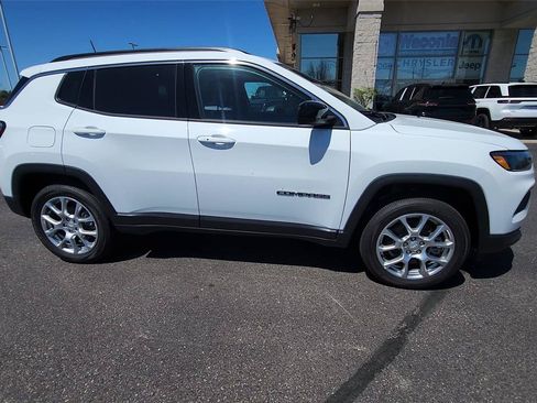New 2024 Jeep Compass Latitude w/ Sun and Sound Group AWD/4WD image 10
